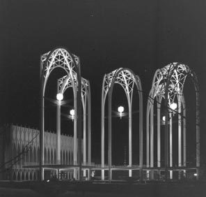 During the World's Fair, the elegant-looking Federal Science Pavilion (now Pacific Science Center) boasted "the greatest scientific display ever assembled in this country." 