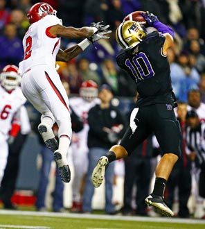 Washington linebacker John Timu (10) steps in front of intended receiver Kenneth Scott for an interception. The Huskies held Utah to just 55 yards passing and 188 yards of total offense. 