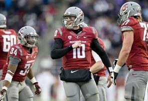 Quarterback Jeff Tuel was the center of attention for the Cougars, going 33 for 53 for 350 yards passing in probably his last game at Washington State. 