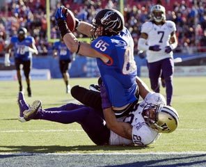 Washington safety Justin Glenn tries to tackle Boise State's Holden Huff before he can break the plane of the goal line in the second quarter. After a review, the officials ruled Huff's 34-yard reception was a touchdown. 