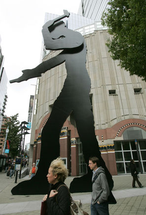 Jonathan Borofsky’s kinetic sculpture “Hammering Man” is a distinctive landmark outside the Seattle Art Museum.