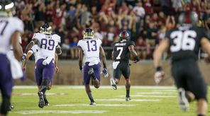  Stanford's Ty Montgomery (7) opens the game leaving the Huskies behind for a 99-yard kickoff return.