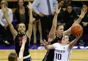  Kelsey Plum, right, and Washington ran into plenty of resistance against Ruth Hamblin, center, and Oregon State, which won its seventh straight game in dominant fashion.