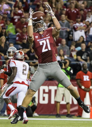 Washington State receiver River Cracraft catches a touchdown pass, but later had a crucial fumble that led to Rutgers’ winning score.
